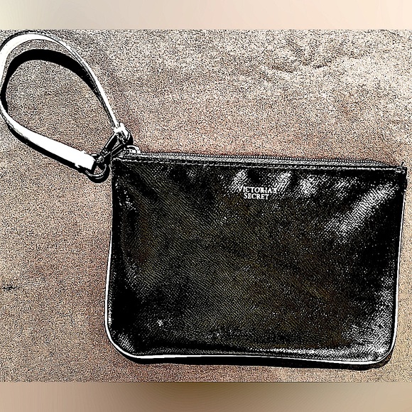 Victoria’s Secret Black Wristlet is just the right size w/versatile strap🖤 - Picture 1 of 4